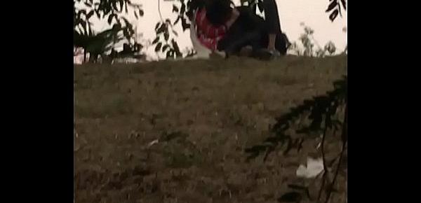  Indian teen bf sucking boob in park